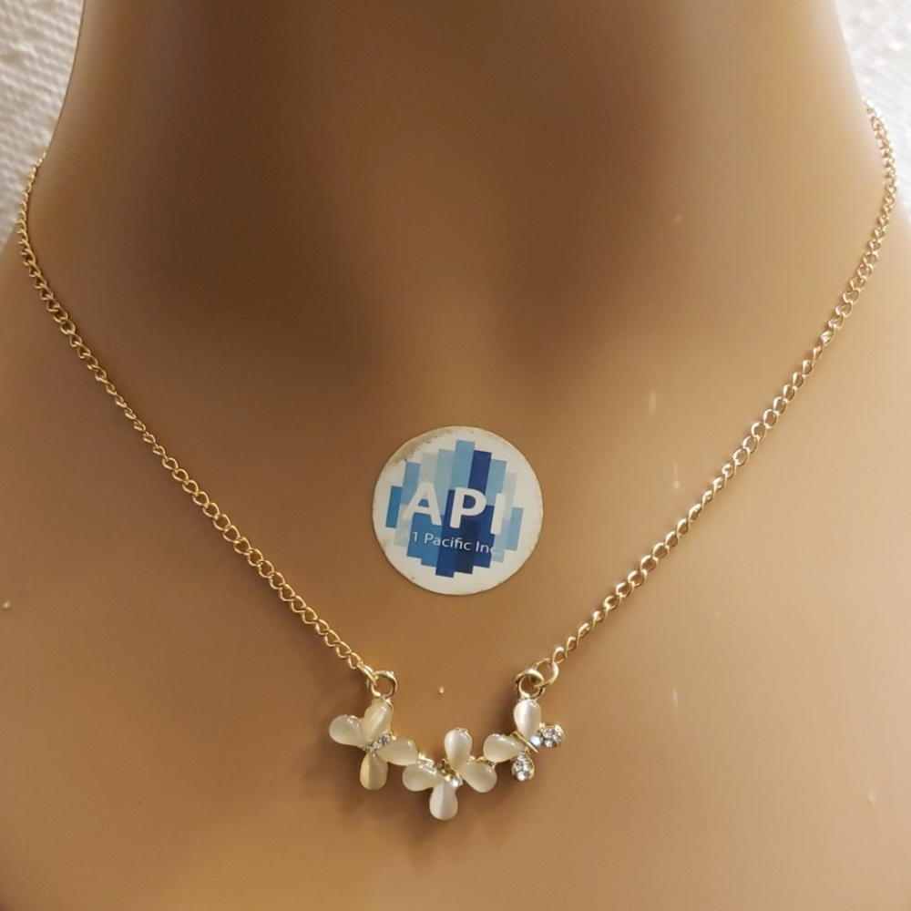 Butterfly Trendy Necklace - Picture 1 of 9